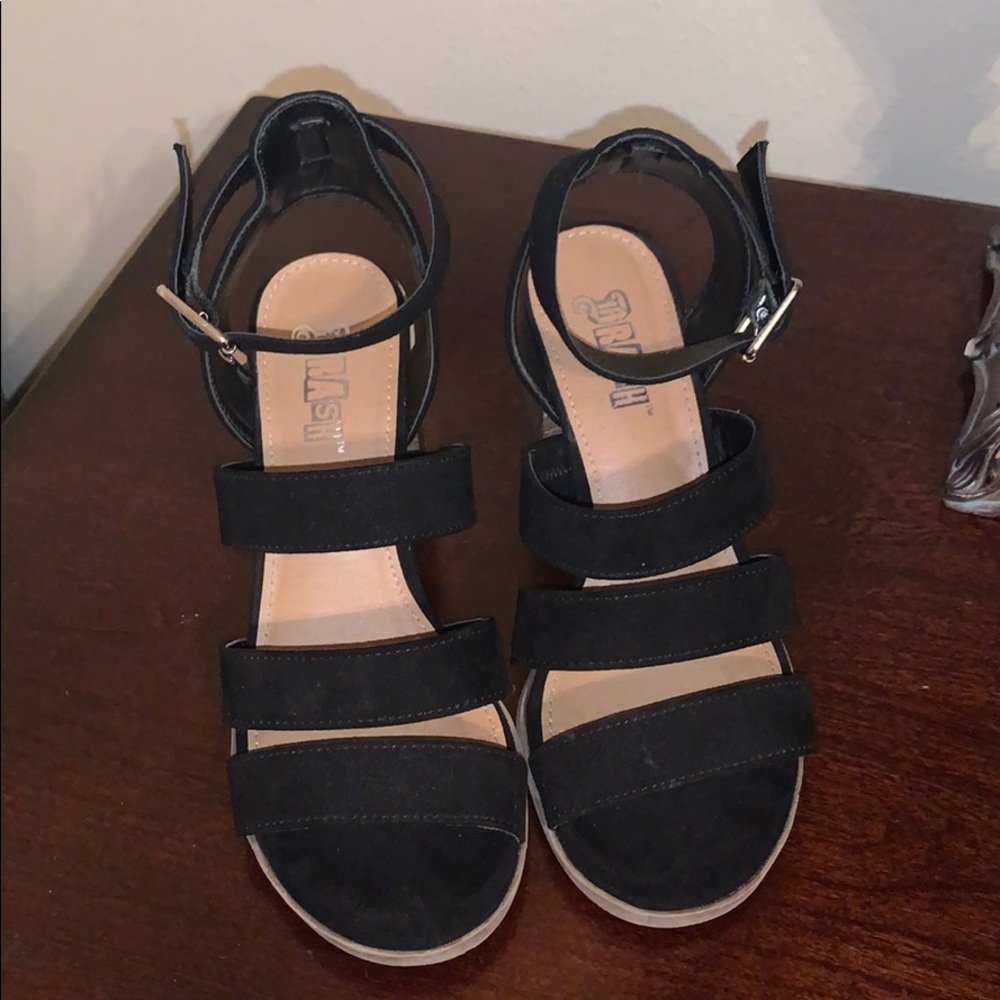 Brash Black block heel black strapped 3inch shoes! - Picture 3 of 5
